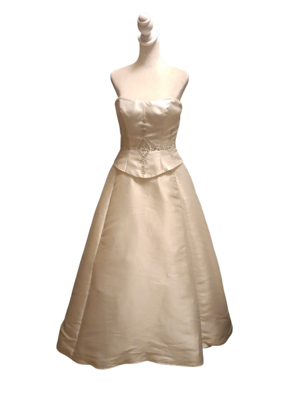 Mary's Wedding Gown Size 4 Absolutely Stunning .